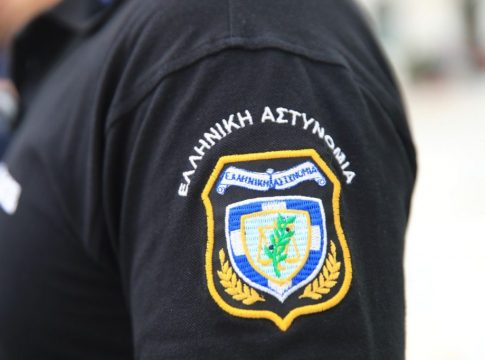 Συνελήφθη αστυνομικός για απάτη – Η ανύπαρκτη υπόθεση με τα σκυλιά που τον «έκαψε» και η Μύκονος