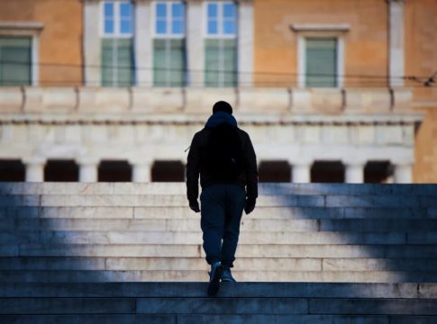 Παγκόσμια Ημέρα Φτώχειας – Παραμένουμε οι φτωχοί συγγενείς της Ευρώπης