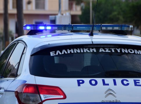 Έκλεβαν τουρίστες στο κέντρο της Αθήνας – Δύο συλλήψεις νεαρών 16 και 27 ετών