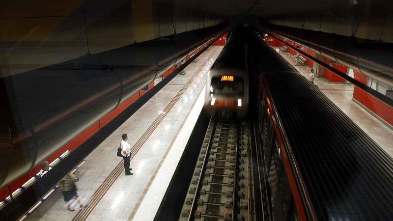 Θα έκαναν «Τέμπη» την «Δουκίσσης Πλακεντίας»: Έστειλαν τρένο μέσα στη γραμμή του… μετρό!