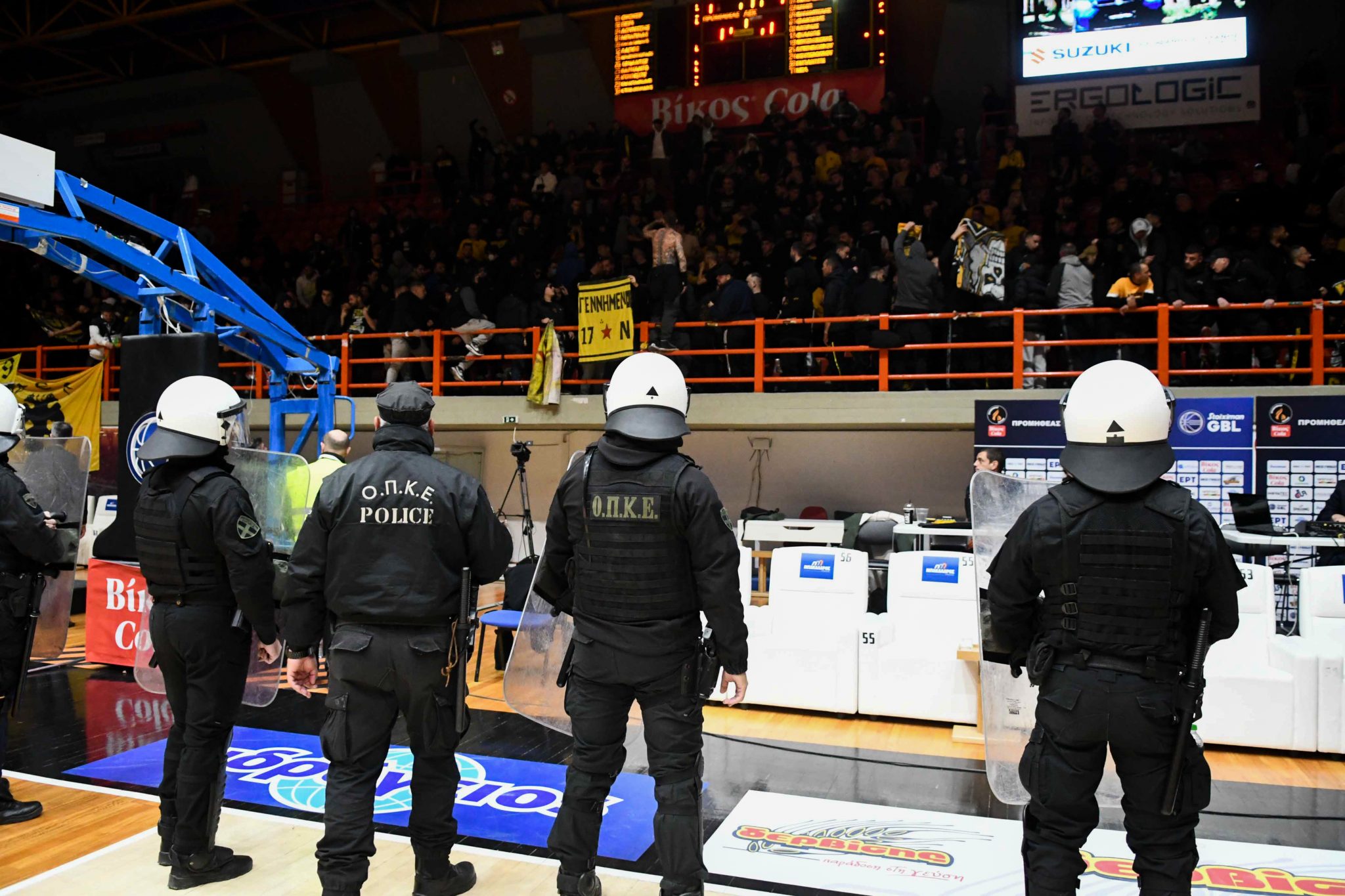 Πρόστιμο της ΔΕΑΒ σε ΑΕΚ και δύο φιλάθλους της για τα επεισόδια σε βάρος αστυνομικών στην Πάτρα