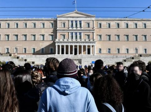 Ώρα δράσης: Το ΠΑΣΟΚ καλείται να μην (ξανά)χαθεί στη μετάφραση και ο ΣΥΡΙΖΑ να αποδείξει ότι αντέχει