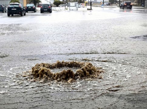 Καιρός: Ισχυρή βροχόπτωση στο Ναύπλιο – Πλημμύρισαν δρόμοι