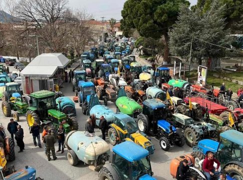 Αγρότες: Κινητοποίηση με τρακτέρ στην Αγιά – Ζητούν αποζημιώσεις για τον «Daniel»