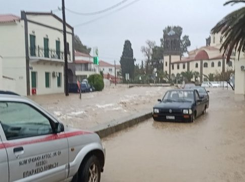 Κακοκαιρία Bora: Άνοιξαν οι ουρανοί στην Αττική – Τρεις εγκλωβισμένοι από τις πλημμύρες στη Λήμνο