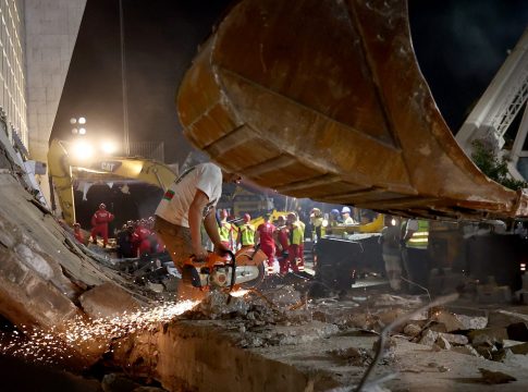 Ανατριχίλα, αλλά εκεί είναι Σερβία: Συνελήφθη τέως υπουργός Υποδομών για κατάρρευση οροφής σε σιδηροδρομικό σταθμό- Σκοτώθηκαν 15 άνθρωποι