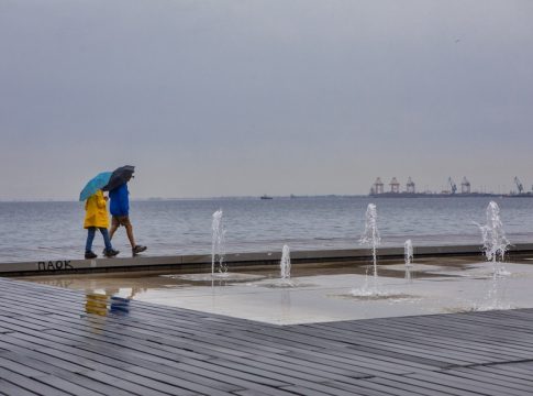 Καιρός: Αλλάζει η ατμοσφαιρική κυκλοφορία, έρχονται βροχές – Στα 100 χλμ/ώρα έφτασε η μέγιστη ριπή ανέμου