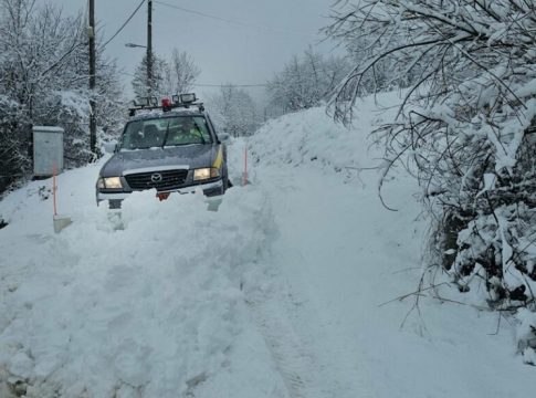 Λαμία: Πυκνό χιόνι στην Οίτη και τα ορεινά χωριά