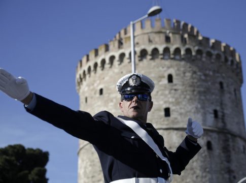 Επέστρεψαν οι τροχονόμοι σε βαρέλι στο Σύνταγμα και τον Λευκό Πύργο