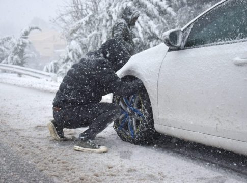 Κακοκαιρία: Υποχρεωτικές οι αντιολισθητικές αλυσίδες σε περιοχές της Κεντρικής Μακεδονίας