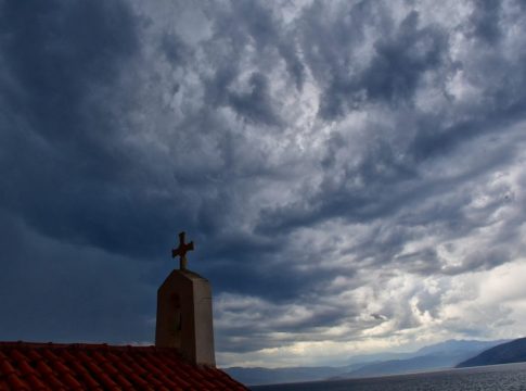 Καιρός: Με συννεφιά και κατά τόπους βροχές η Παρασκευή – Σταθερή η θερμοκρασία