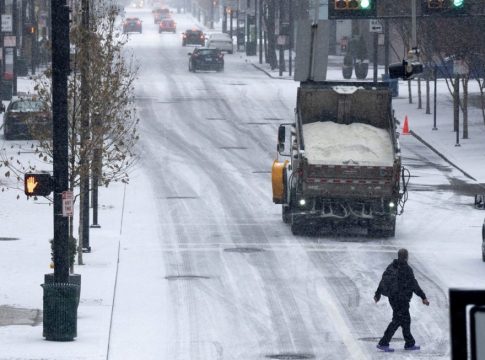 Χάος από το χιονιά σε ΗΠΑ και Ευρώπη – Χιλιάδες πτήσεις ακυρώθηκαν