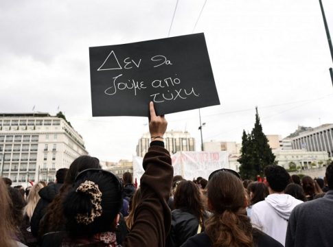 «Δεν έχω οξυγόνο»: Η κοινωνία δεν ξεχνά τα Τέμπη – Κύμα συγκεντρώσεων εντός και εκτός της χώρας