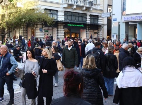 Ανοιχτά τα μαγαζιά σήμερα για δεύτερη Κυριακή από τις 11:00 έως τις 18:00