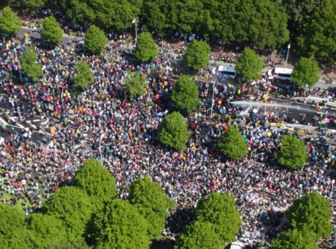 Ολλανδία: Η αστυνομία συλλαμβάνει εκατοντάδες διαδηλωτές για το κλίμα