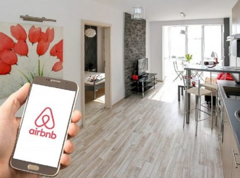 Στα ύψη η ζήτηση για καταλύματα Airbnb – Τι αποκαλύπτουν τα στοιχεία