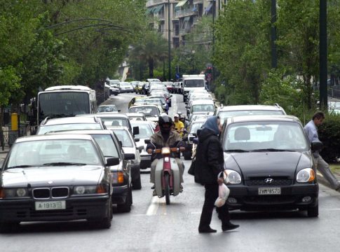 Κυκλοφοριακή συμφόρηση στην λεωφόρο Κηφισίας λόγω τροχαίου – Κλειστή η μία λωρίδα