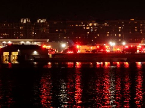 Τραγωδία στην Ουάσιγκτον: Επιβατικό αεροσκάφος συγκρούστηκε στον αέρα με στρατιωτικό ελικόπτερο