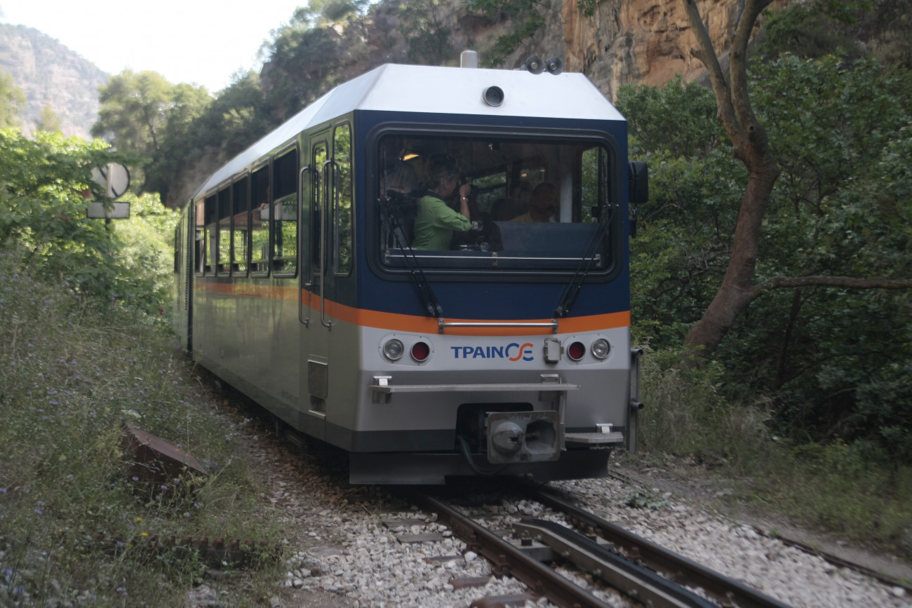 Καλάβρυτα: Μύριζε καμένο λάδι ο οδοντωτός που ακινητοποιήθηκε σε γέφυρα με επιβάτες μαθητές