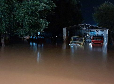 Συναγερμός σε Ζάκυνθο και Κεφαλονιά για τα έντονα καιρικά φαινόμενα – Πλημμύρισαν δρόμοι και σπίτια