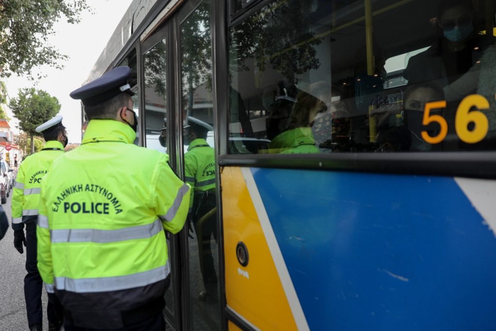 Βάζουν αστυνομικούς σε λεωφορεία και τρένα στη Δυτική Αττική