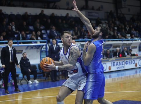 Διακοπή στην αναμέτρηση του Ηρακλή με τον Ερμή Σχηματαρίου λόγω συνθημάτων για τα Τέμπη (vid)