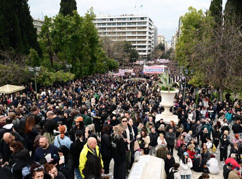 Τέμπη: Οι συγκλονιστικές συγκεντρώσεις πρωταγωνιστούν στα διεθνή Μέσα