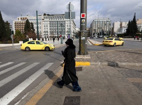 Καιρός: Τσουχτερό το κρύο την Δευτέρα – Πού θα σημειωθούν βροχές