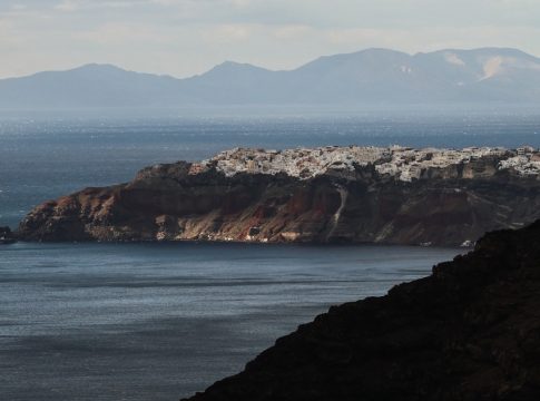 Σαντορίνη: Μη ηφαιστειακό το βουητό – Η Άνυδρος μετακινείται 7mm τη μέρα – Οι σεισμοί θα συνεχιστούν