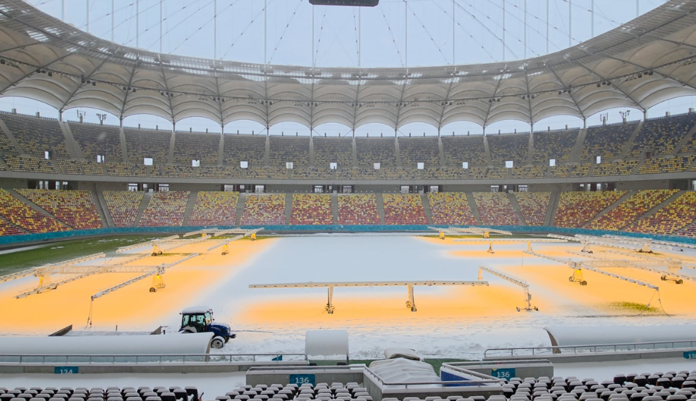 Καλύφθηκε από χιόνι η «National Arena» στο Βουκουρέστι – Πρόγνωση για -8 βαθμούς την ώρα του αγώνα Στεάουα-ΠΑΟΚ (pics)