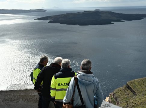 ΕΚΠΑ: Πάνω από 15.300 σεισμοί στις Κυκλάδες – «Μετανάστευση της σεισμικότητας προς τα βορειοανατολικά»