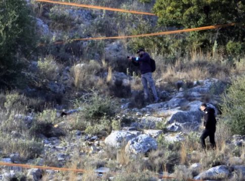 Η ιατροδικαστική εξέταση θα δείξει αν δολοφονήθηκε ο Βασίλης Καλογήρου – Τα στοιχεία που ερευνώνται