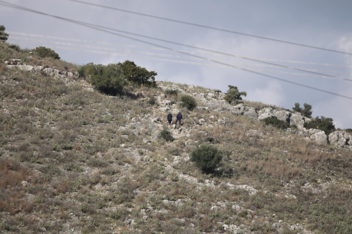 Με DNA η αναγνώριση της σορού που βρέθηκε στον Πηνειό – Στο σημείο οι γονείς του Βασίλη Καλογήρου