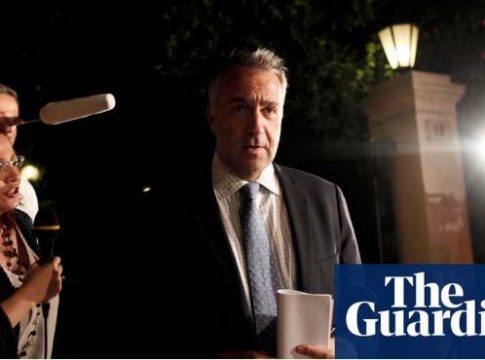 Guardian για Βορίδη: Ο Έλληνας πρωθυπουργός επιδιώκει «επαναφορά» με πρώην ακροδεξιό ακτιβιστή στο μεταναστευτικό