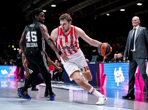 Back to back MVP του μήνα στη Euroleague ο Βεζένκοφ