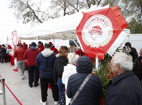 Ο Ολυμπιακός δίπλα στον κόσμο του στα Κούλουμα του Πειραιά (pics)