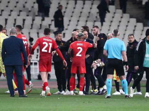 Παναθηναϊκός – Φιορεντίνα: Ένταση ανάμεσα σε Βαγιαννίδη και Κεν μετά το τέλος του ματς (pics)