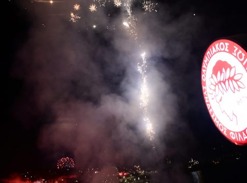 Live Streaming: Μοναδικό «ερυθρόλευκο» drone show για τα 100 χρόνια του Ολυμπιακού