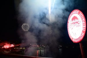 Θρυλικά γενέθλια: Χαμός σε όλη την Ελλάδα για τα 100 χρόνια του Ολυμπιακού (vids)