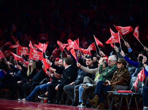 Πρώτη αναζήτηση σε Instagram και Facebook: Όλη η Ελλάδα ψάχνει την ξανθιά γαλανομάτα καλλονή του ΣΕΦ, βάζει κάτω και την… Μαριγκόνα