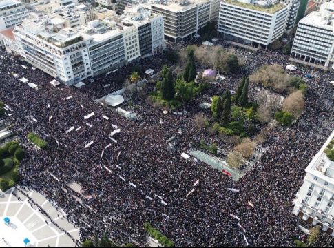 Ανατομία ενός φαινομένου: Τι σηματοδοτούν για τα κόμματα οι συγκεντρώσεις της 28ης Φεβρουαρίου