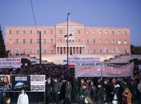 Η κυβέρνηση θέλει να εκλέξει έναν άλλο λαό;