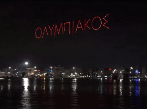 Θαύμασε όλη η Ελλάδα: Απίθανο το «ερυθρόλευκο» drone show (vid+pics)