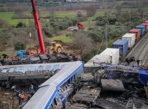 Νέα αποκάλυψη για τα Τέμπη – Δεν φωτογραφήθηκε επαρκώς ο χώρος πριν απομακρυνθούν τα συντρίμμια